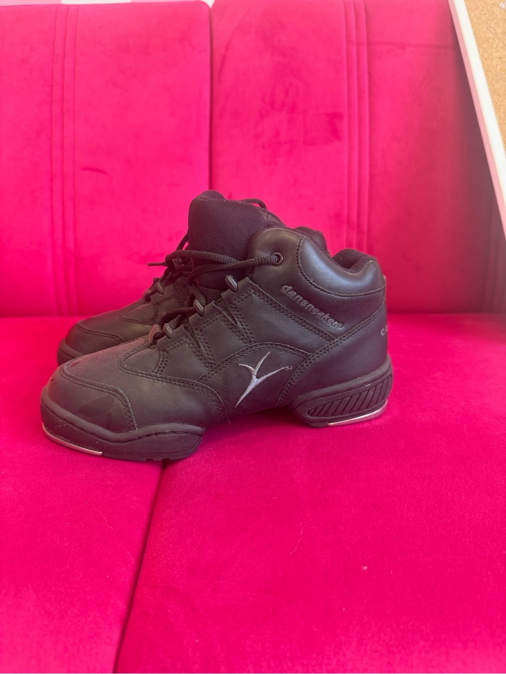 Capezio tap dawg women’s High-Top tap boot tap sneaker. Dansneaker size 5.5